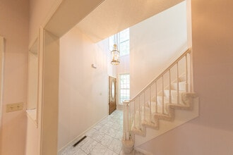 618 Chaucer Ln in Warrensburg, MO - Building Photo - Building Photo