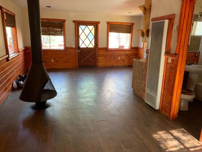 338 Riverside Ave in Sugarloaf, CA - Building Photo - Building Photo