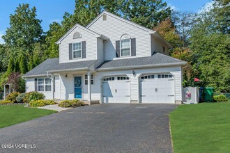 21 Teakwood Dr in Jackson Township, NJ - Foto de edificio - Building Photo