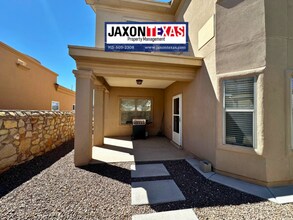 5373 Guillermo Frias Ln in El Paso, TX - Building Photo - Building Photo