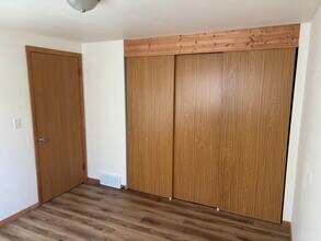 1117 Melrose Ct in Neenah, WI - Building Photo - Building Photo