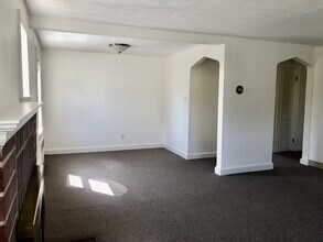 17 Hatfield Rd in Newton, MA - Building Photo - Building Photo