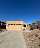 349 E Calle CRIBA in Green Valley, AZ - Building Photo
