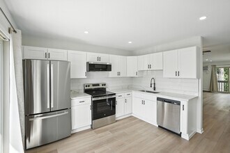 8231 Woodland Dr in Darien, IL - Building Photo - Building Photo