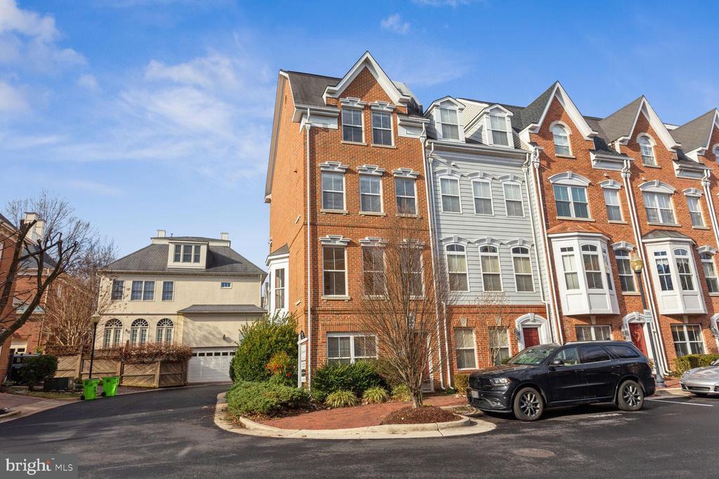 5133 Gardner Dr in Alexandria, VA - Building Photo