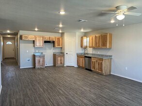 7441 4th St in Lubbock, TX - Building Photo - Building Photo