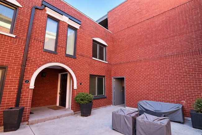 property at 805 W Wolfram St