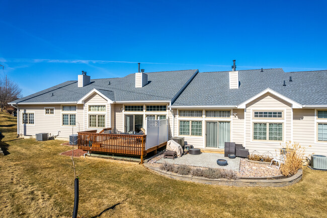 Southwicke Townhomes in West Des Moines, IA - Foto de edificio - Building Photo