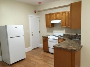 887 Huntington Ave in Boston, MA - Foto de edificio - Building Photo