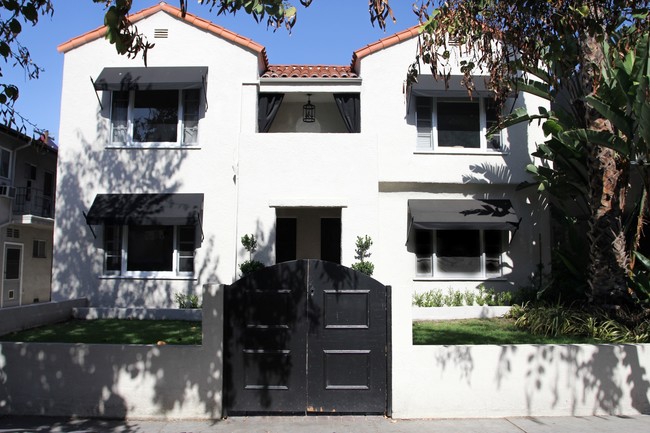 817 Westmount Dr in West Hollywood, CA - Building Photo - Building Photo