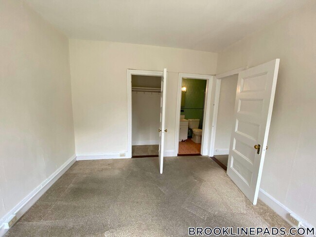 1223 Beacon St, Unit 404 in Brookline, MA - Building Photo - Building Photo