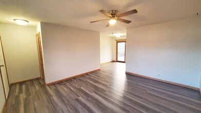 6235 Langdon Ave SW in Cedar Rapids, IA - Building Photo - Building Photo