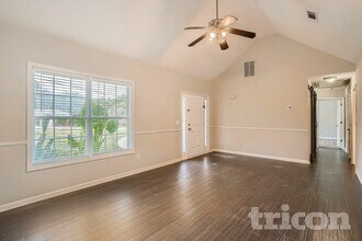 5911 Dunn Rd in Mableton, GA - Foto de edificio - Building Photo