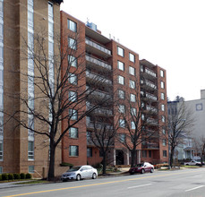 Chesterfield Apartments in Washington, DC - Foto de edificio - Building Photo