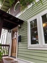 2109 N 39th St in Seattle, WA - Building Photo