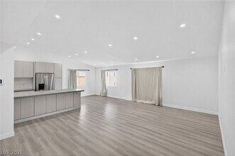 5270 S Sepulveda Blvd in Las Vegas, NV - Building Photo - Building Photo