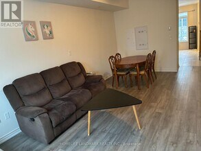 7 Eaton Park Ln in Toronto, ON - Building Photo - Building Photo