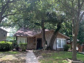 171 St Charles Ave in Biloxi, MS - Building Photo