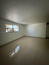 300 NE 1st Ct in Hallandale Beach, FL - Building Photo - Building Photo