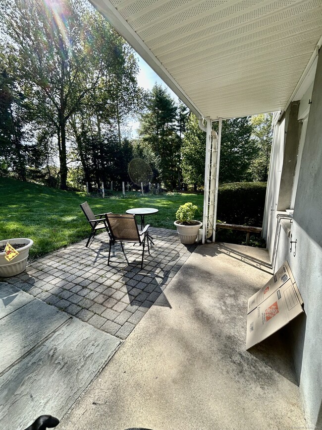 151 Washington Ave in Woodbury, CT - Building Photo - Building Photo