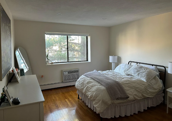 30 Fuller St, Unit 303 in Brookline, MA - Building Photo - Building Photo