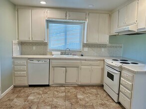 3625 Summit Dr in Redding, CA - Building Photo - Building Photo