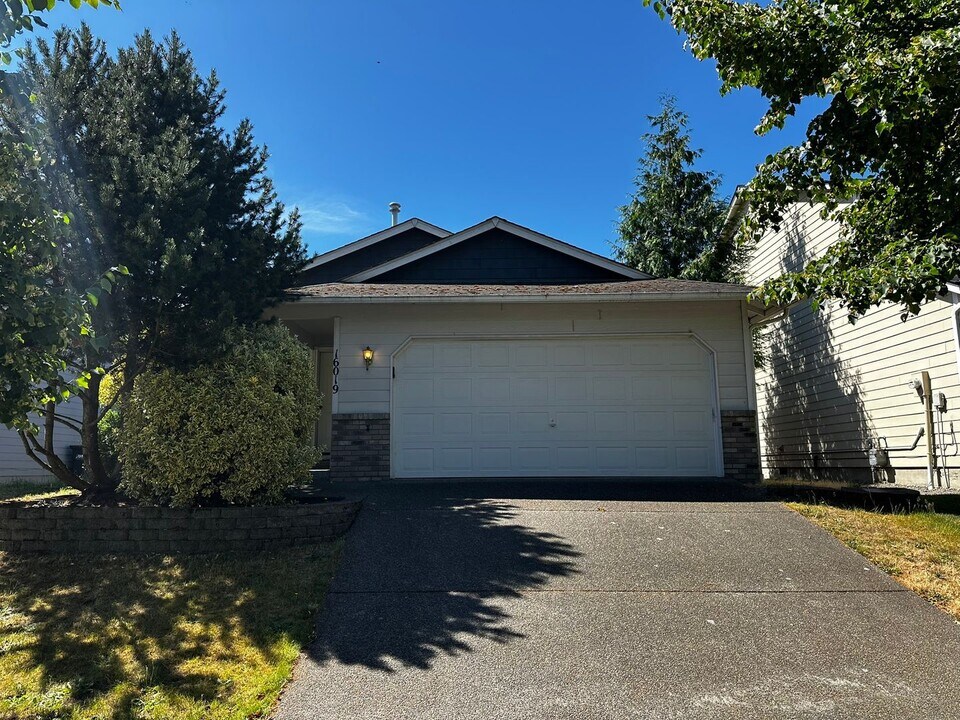 16019 SE 255th Pl in Covington, WA - Building Photo
