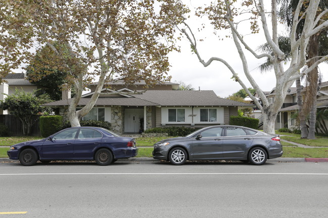 17330 San Mateo St in Fountain Valley, CA - Foto de edificio - Building Photo