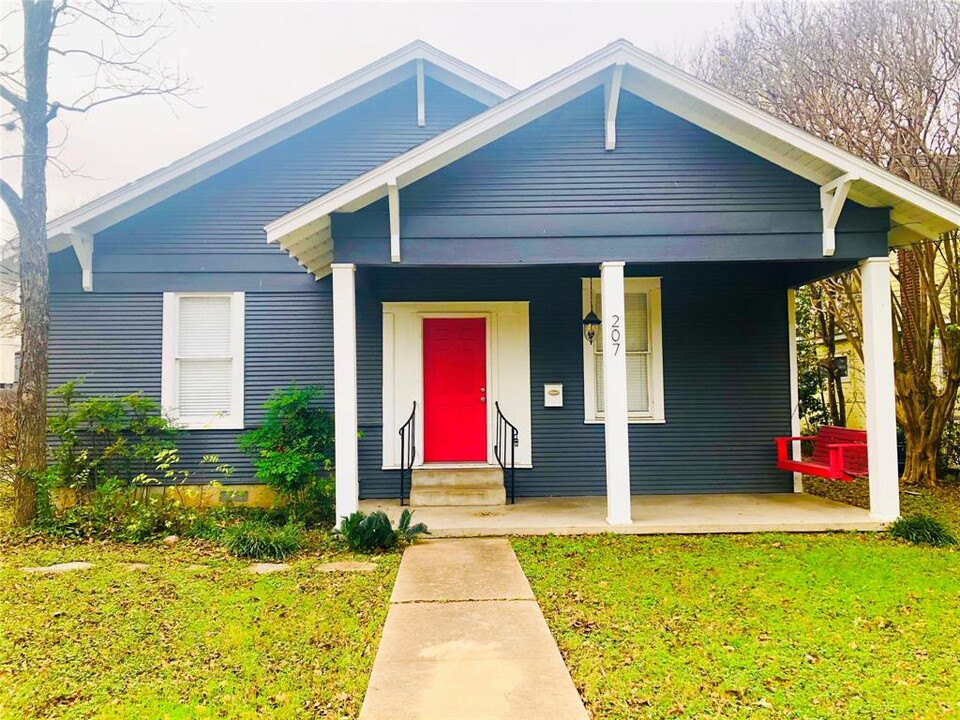 207 W 39th St in Austin, TX - Foto de edificio