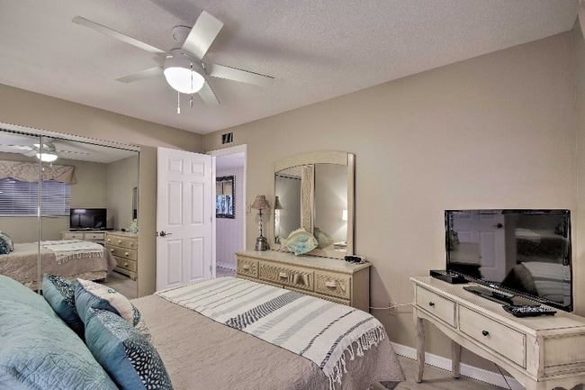 19610 Gulf Blvd in Indian Shores, FL - Building Photo - Building Photo