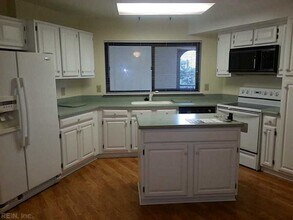255 College Cross in Norfolk, VA - Building Photo - Building Photo