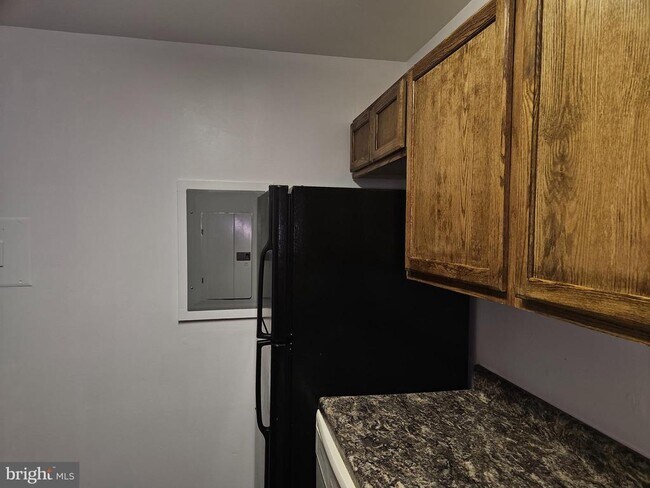 7613 Fontainebleau Dr-Unit -2106 in New Carrollton, MD - Foto de edificio - Building Photo