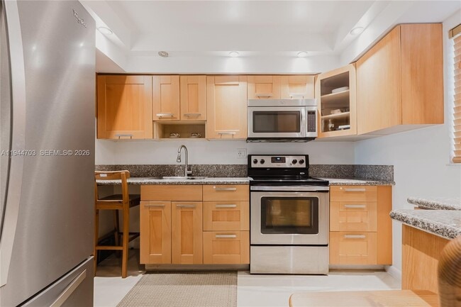 8300 Sands Point Blvd in Tamarac, FL - Building Photo - Building Photo