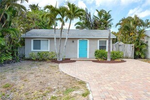 856 104th Ave N in Naples, FL - Building Photo