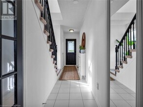 14 Thornlodge Dr in Hamilton, ON - Building Photo - Building Photo