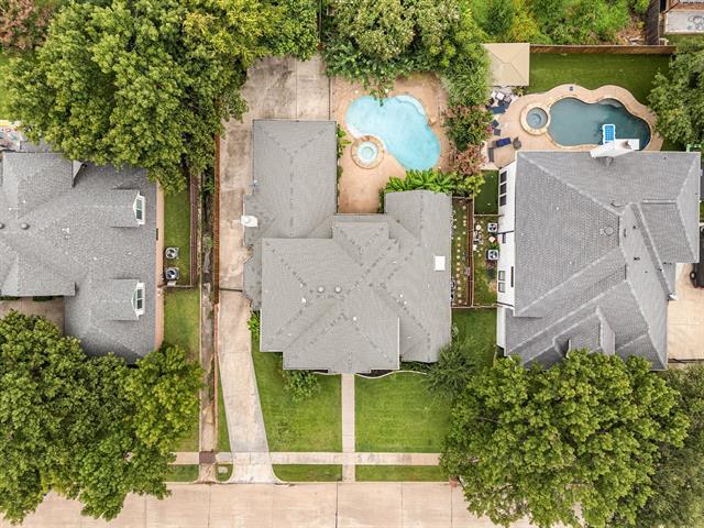 property at 2101 Tarrant Ln