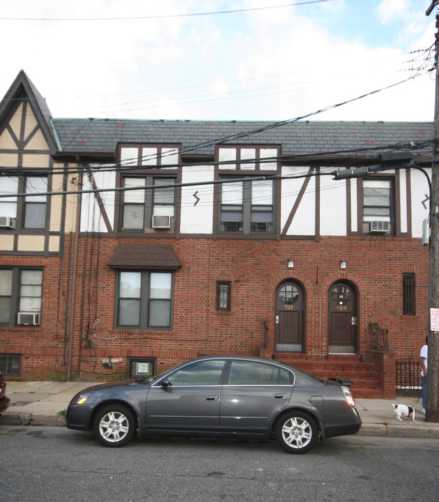 131 Lincoln Ave in Mineola, NY - Building Photo