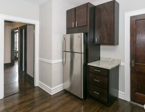 3825 N Drake Ave, Unit 2 in Chicago, IL - Foto de edificio - Building Photo