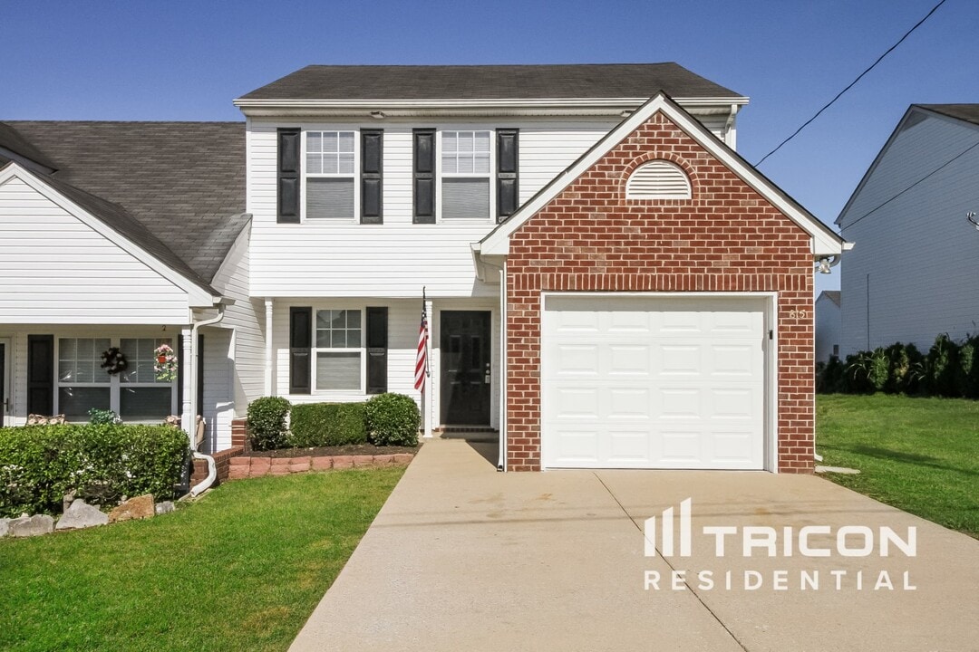 815 Chilhowee Ct in Smyrna, TN - Building Photo