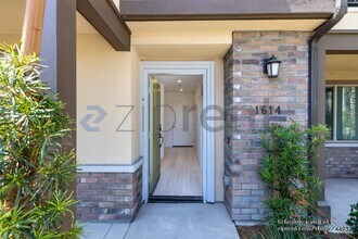 1614 Fig Tree Wy in Oceanside, CA - Building Photo - Building Photo