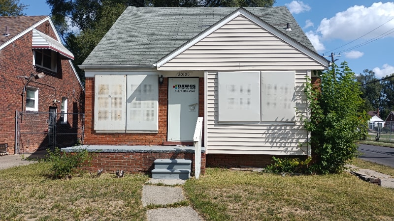 20100 Lesure St in Detroit, MI - Foto de edificio