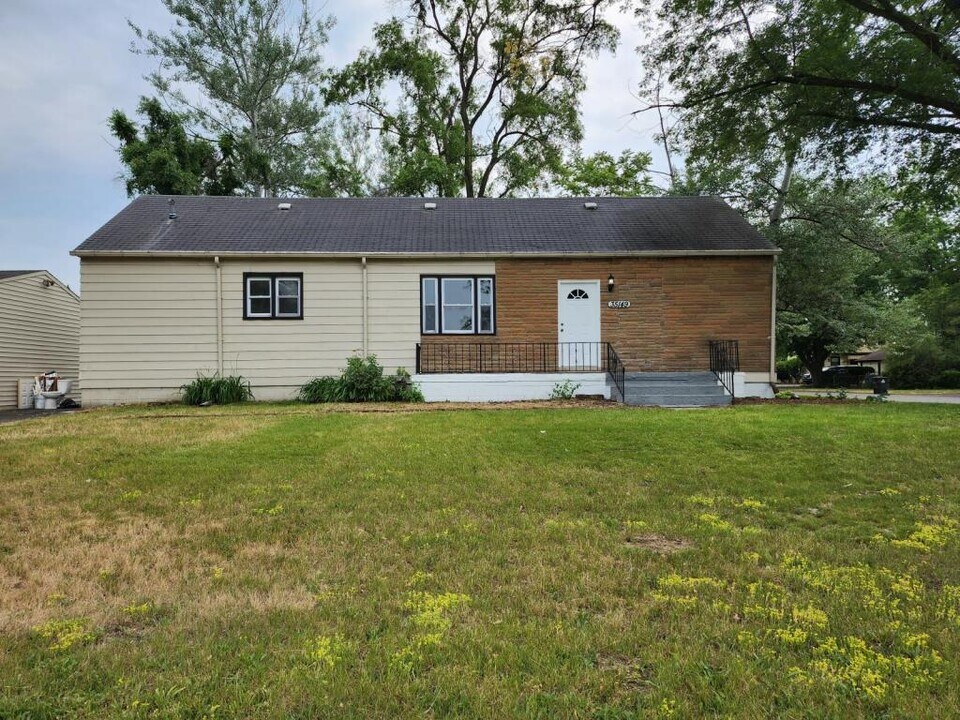 35149 Pardo St in Westland, MI - Building Photo
