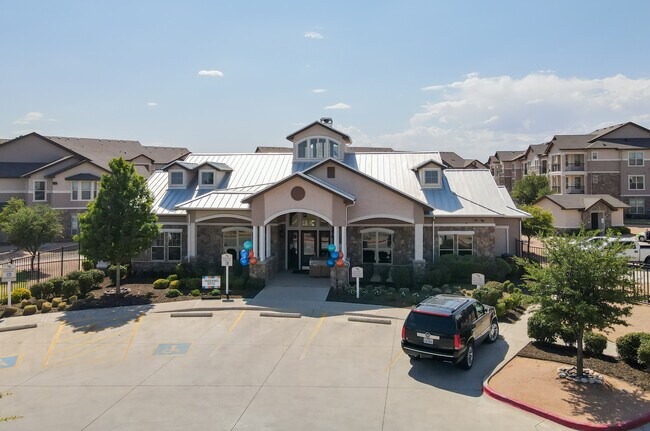 Tradewinds Apartments in Midland, TX - Building Photo - Building Photo