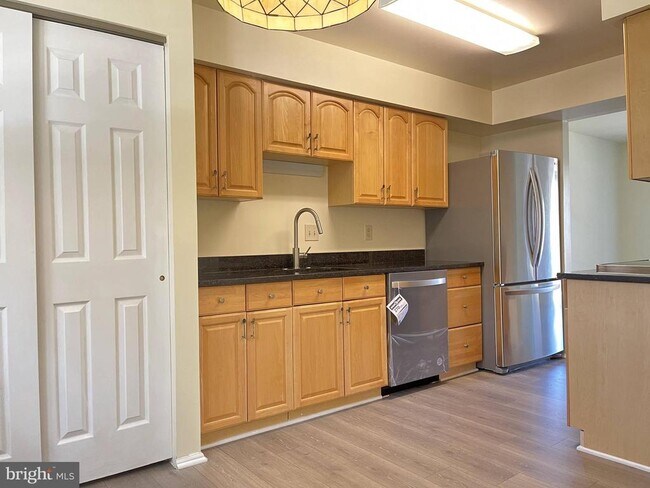 5805 Bunker Woods Ln in Burke, VA - Building Photo - Building Photo