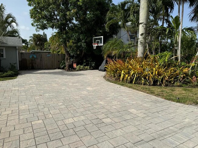 1509 NE 35th St in Oakland Park, FL - Foto de edificio - Building Photo