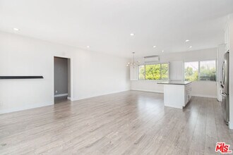 1233 Laurel Ave in West Hollywood, CA - Building Photo - Building Photo