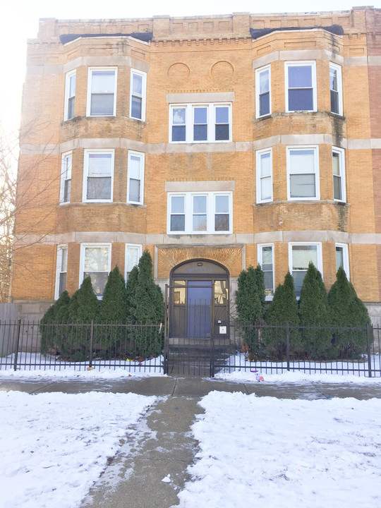 4245 W Maypole Ave in Chicago, IL - Building Photo