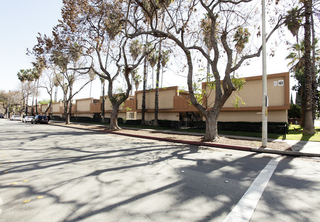 Sherry Laza in Pomona, CA - Foto de edificio