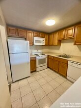 24 Whites Ave in Watertown, MA - Foto de edificio - Building Photo