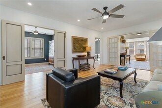 803 Bismark St in Seguin, TX - Building Photo - Building Photo